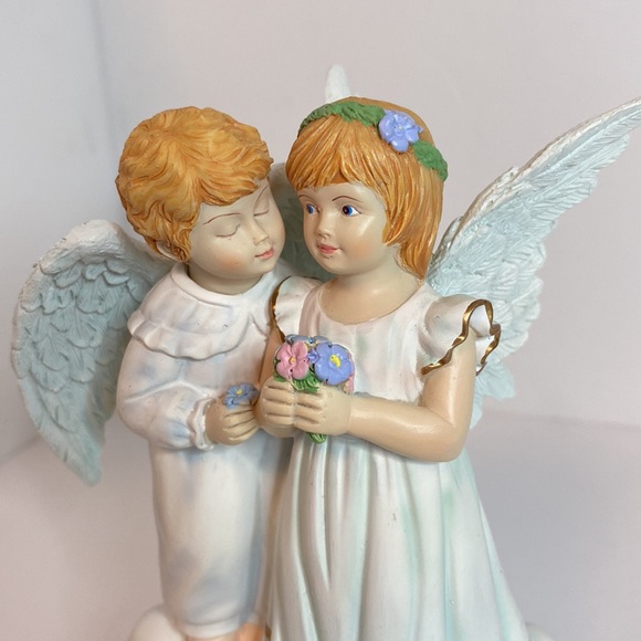Angel Musical Figurine -First Kiss - Picture 10 of 12